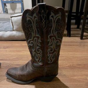 Justin western boots with teal decals on sides. Hardly worn